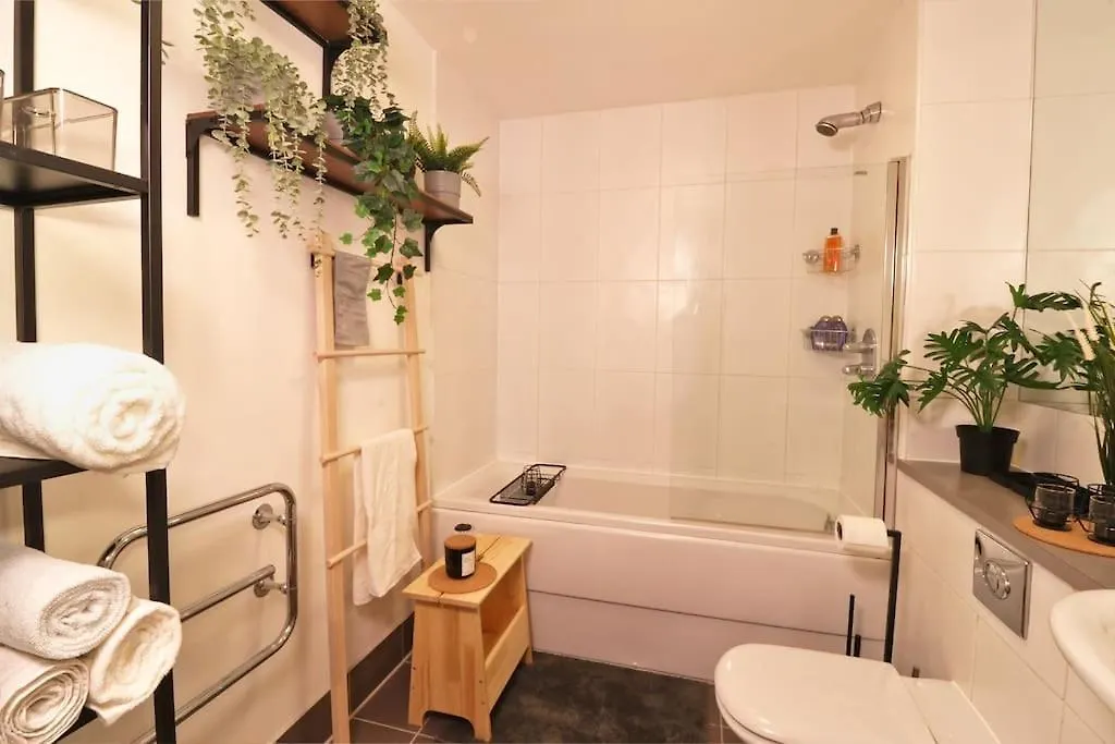 Spacious Private Flat In Sheffield City Centre 0*,
