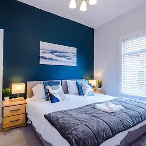 Queens Avenue - - Sleeps 9 Holiday home Chester